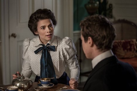 Hayley Atwell, Joseph Quinn - Howards End - Episode 2 - Photos