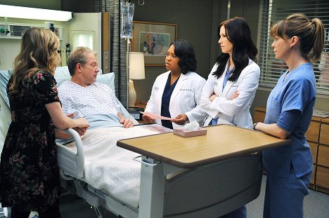 Jeff Perry, Chandra Wilson, Chyler Leigh, Ellen Pompeo - Grey's Anatomy - P.Y.T. (Pretty Young Thing) - Photos