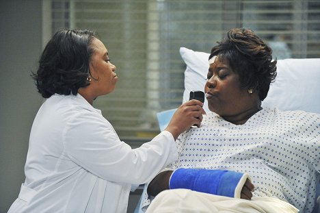 Chandra Wilson, Loretta Devine - Grey's Anatomy - Not Responsible - Photos