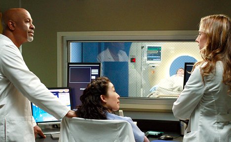 James Pickens Jr., Sandra Oh, Kim Raver - Grey's Anatomy - This Is How We Do It - Van film