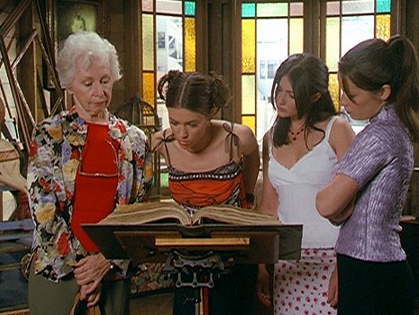 Anne Haney, Alyssa Milano, Shannen Doherty, Holly Marie Combs - Charmed - How to Make a Quilt Out of Americans - De filmes