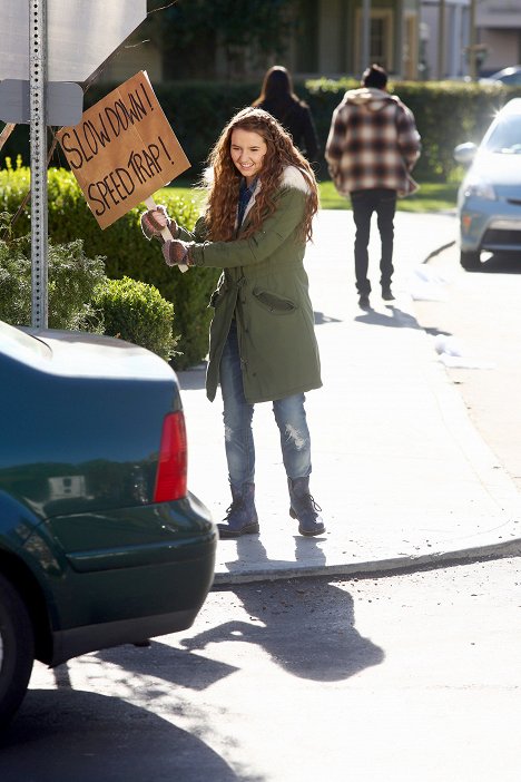 Kaitlyn Dever - Last Man Standing - All About Eve - Photos