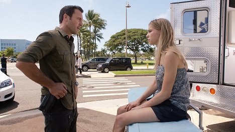 Alex O'Loughlin, Lexi Atkins