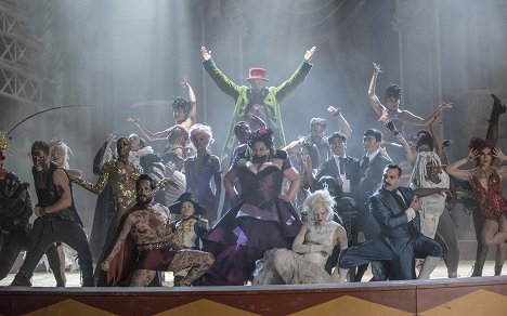 Zendaya, Keala Settle - The Greatest Showman - Van film