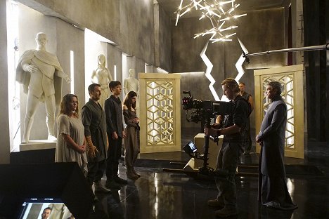 Stephanie Anne Lewis, Aaron Hendry, Ari Dalbert, Andra Nechita, Marco Rodríguez - Marvel : Inhumans - Perdus en Terre inconnue - Tournage