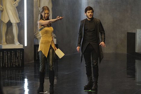 Isabelle Cornish, Iwan Rheon - Inhumans - Divide and Conquer - De la película