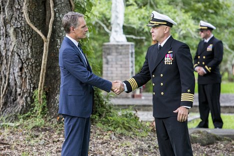 Scott Bakula, James MacDonald - NCIS: New Orleans - Touched by the Sun - Photos
