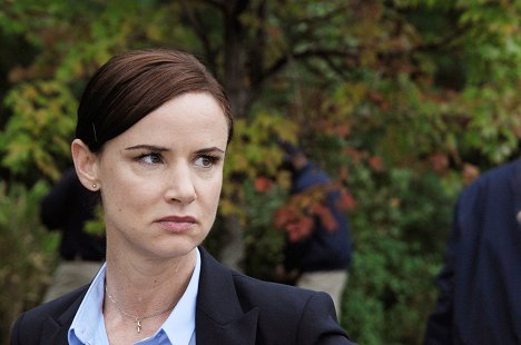 Juliette Lewis - Secrets and Lies - The Cop - Photos