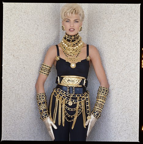 Linda Evangelista - Fashion in the 1990's - Photos