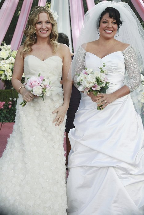 Jessica Capshaw, Sara Ramirez - Grey's Anatomy - White Wedding - Van film