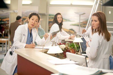Sandra Oh, Chyler Leigh, Sarah Drew - Grey's Anatomy - Die jungen Ärzte - Absturz - Filmfotos