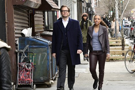 Michael Weatherly, Jaime Lee Kirchner - Bull - Dressed to Kill - Photos