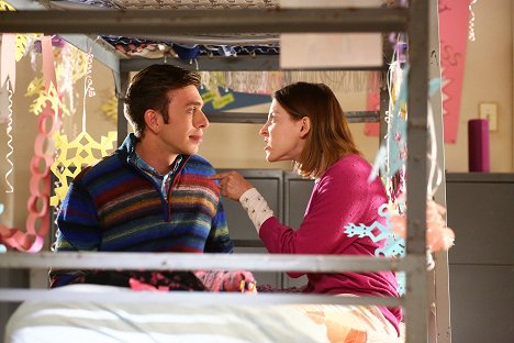 Brock Ciarlelli, Eden Sher - The Middle - Look Who's Not Talking - Photos