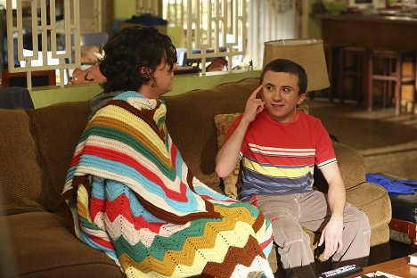 Charlie McDermott, Atticus Shaffer - The Middle - Clear and Present Danger - Film