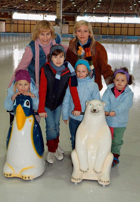 Gesine Cukrowski, Jennifer Nitsch, Soraya Richter, Roxanne Borski, Gina Louisa Naumann - Judith Kemp - Promokuvat