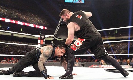 Joe Anoa'i, Kevin Steen - WWE Royal Rumble - Filmfotos