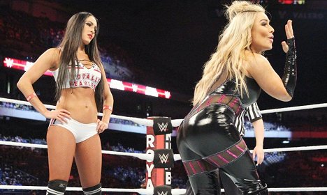 Nicole Garcia, Natalie Neidhart - WWE Royal Rumble - Z filmu