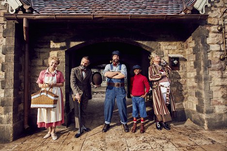 Annette Frier, Christoph Maria Herbst, Henning Baum, Solomon Gordon, Uwe Ochsenknecht - Jim Knopf und Lukas der Lokomotivführer - Werbefoto