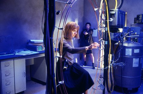 Amanda Plummer - The Outer Limits - A Stitch in Time - Photos