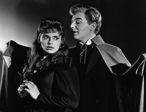 Yvonne Monlaur, David Peel - Dracula und seine Bräute - Filmfotos