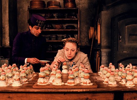 Tony Revolori, Saoirse Ronan - Grand Budapest Hotel - Filmfotos