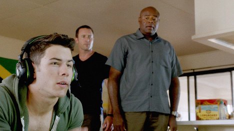 Nick Jonas, Alex O'Loughlin, Chi McBride - Hawaii Five-0 - Ärger im Gepäck - Filmfotos