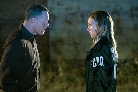 Jason Beghe, Tracy Spiridakos - Chicago P.D. - Fallen - Photos