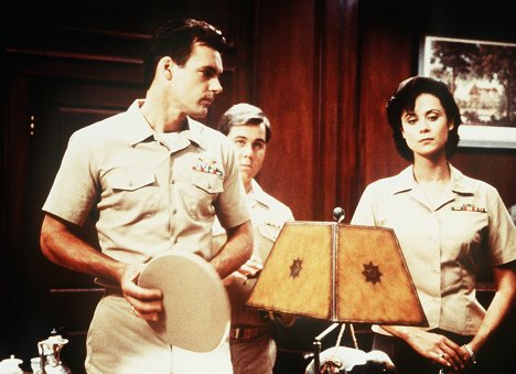 David James Elliott, Patrick Labyorteaux, Catherine Bell - JAG - Wojskowe Biuro Śledcze - Gra w go - Z filmu