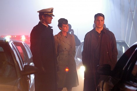 David James Elliott, Catherine Bell, Michael Reilly Burke - JAG - Muž na mostě - Z filmu