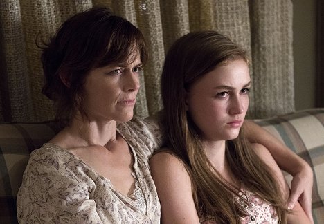 Sarah Clarke, Madison Lintz - Bosch - Transaction - Film