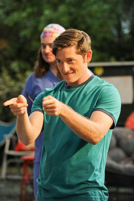 Lucas Neff - Raising Hope - Entbindungsfeier - Filmfotos