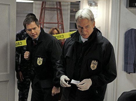 Michael Weatherly, Mark Harmon - NCIS - Námorný vyšetrovací úrad - Chlapík vojde do baru... - Z filmu