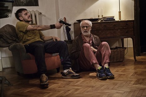 Luca Marinelli, Toni Servillo - Lasciati andare - Film