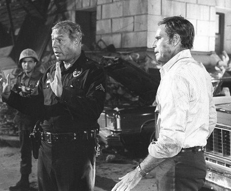 George Kennedy, Charlton Heston - Erdbeben - Filmfotos