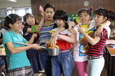Bo-ra Nam, Bo-mi Kim, So-ra Kang, Eun-Kyung Shim, Min-yeong Kim, Jin-joo Park - Sseoni - De la película