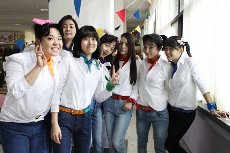 Min-yeong Kim, So-ra Kang, Eun-Kyung Shim, Bo-mi Kim, Hyo-rin Min, Jin-joo Park, Bo-ra Nam - Sunny - Photos