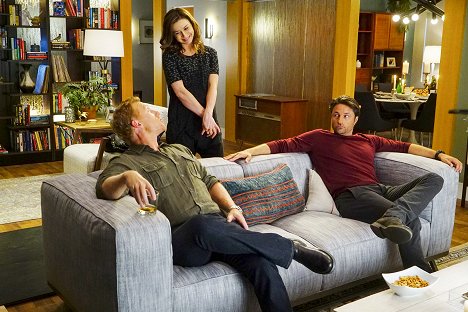 Kevin McKidd, Caterina Scorsone, Martin Henderson - Grey's Anatomy - Catastrophe and the Cure - Photos