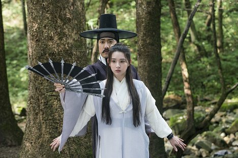 Myeong-min Kim, Ji-won Kim - Joseonmyeongtamjeong : heumhyeolgwimaeui bimil - Film