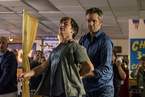 Skyler Gisondo, Timothy Olyphant - Santa Clarita Diet - ¡El libro! - De la película