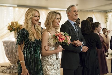 Charlotte Ross, Emily Bett Rickards, Tom Amandes - Arrow - Irreconcilable Differences - Photos