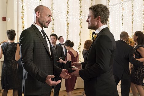 Paul Blackthorne, Stephen Amell - Arrow - Irreconcilable Differences - Photos