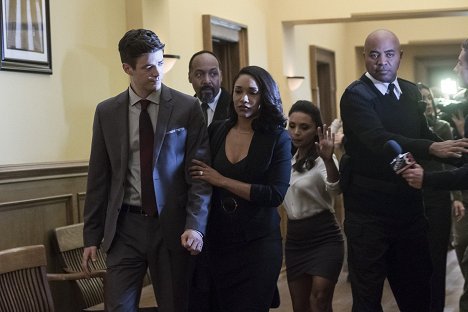 Grant Gustin, Jesse L. Martin, Candice Patton, Danielle Nicolet - The Flash - The Trial of the Flash - Photos