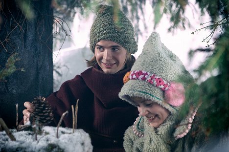 Hannes Mikkelsson, Emilia Sinisalo - Joulukalenteri: Huiman hyvä joulu! - Filmfotók