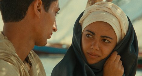 Dahlia Younès - Adiós, Bonaparte - De la película
