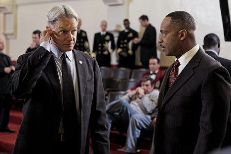 Michael Weatherly, Rocky Carroll - NCIS: Naval Criminal Investigative Service - The Tell - Photos