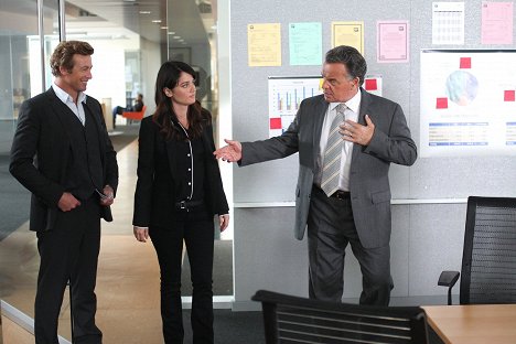 Simon Baker, Robin Tunney, Ray Wise - The Mentalist - Red Rover, Red Rover - Photos
