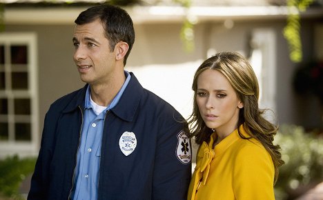 Dariush Kashani, Jennifer Love Hewitt - Ghost Whisperer - Life on the Line - Van film