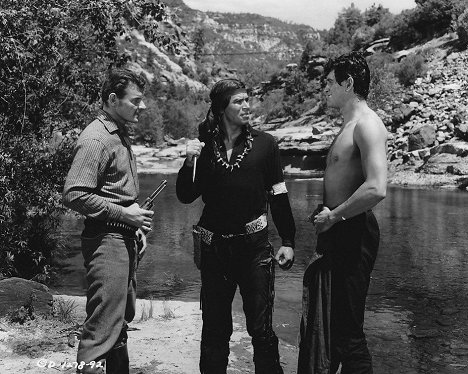 Leo Gordon, Pat Hogan, Rock Hudson - Mit der Waffe in der Hand - Filmfotos
