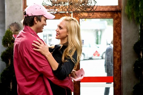 Ashton Kutcher, Jessica Alba - Valentine's Day - Photos