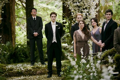 Robert Pattinson, Peter Facinelli, Mía Maestro, Elizabeth Reaser, Christian Camargo - The Twilight Saga: Breaking Dawn - Part 1 - Photos